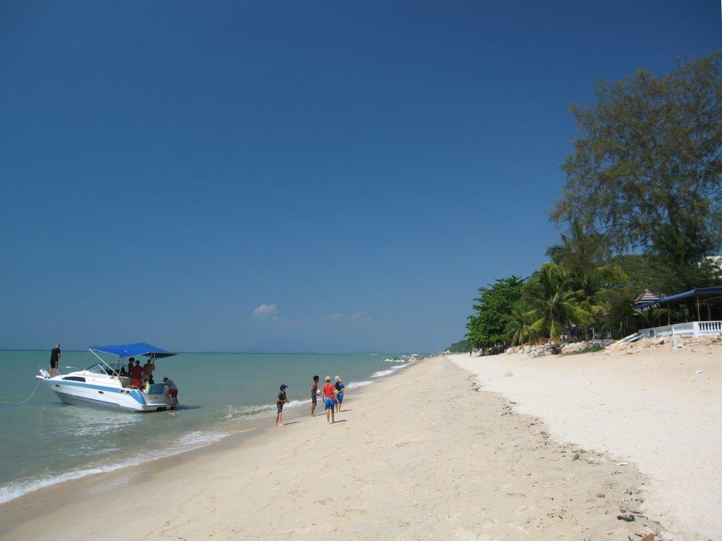 Apartment By The Sea Beachfront Penang *