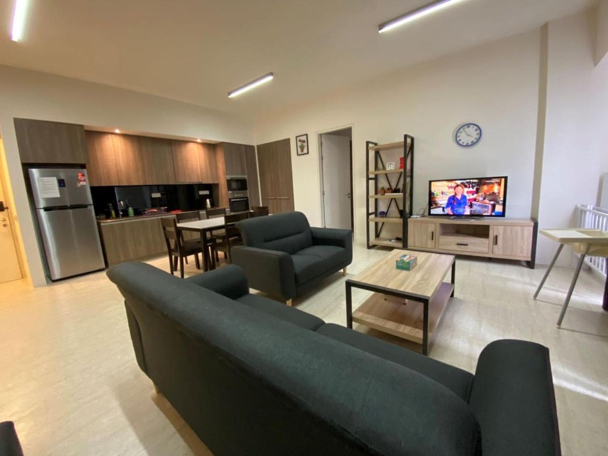 By The Sea Beachfront Penang Apartemen