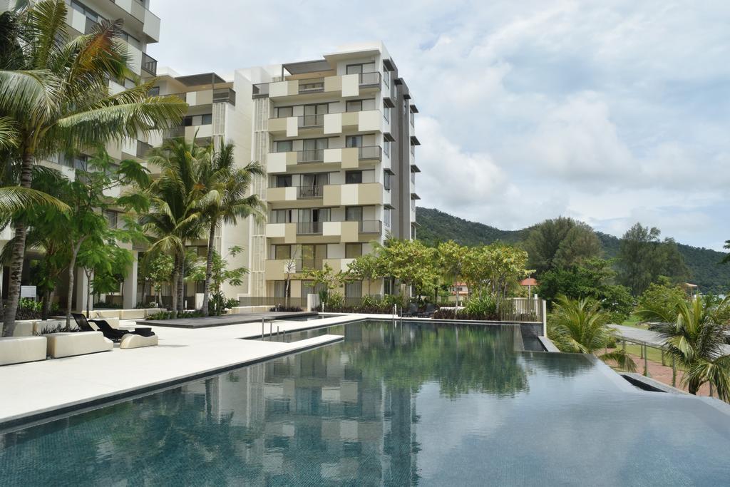 By The Sea Beachfront Penang Apartemen *